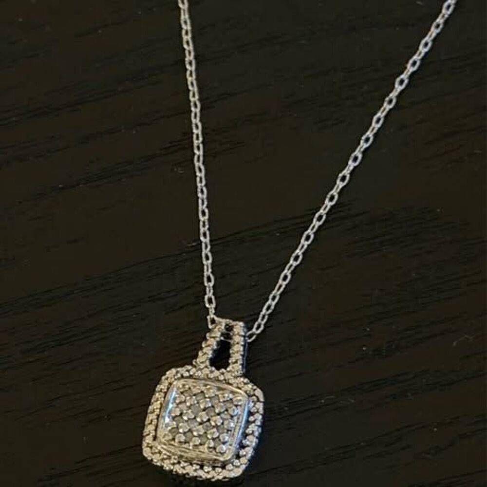 925 STERLING SILVER AND DIAMOND  PENDANT NECKLACE